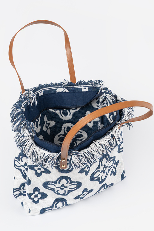 Pludmales soma ar bārkstīm uz pleca