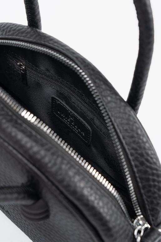 Melnā maks ar siksniņām