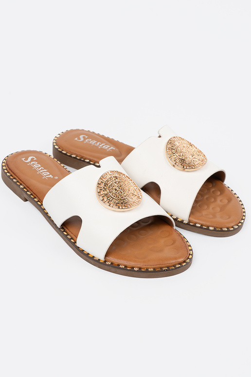 Čības balta krāsa ar zelta rotājumu Čības balta krāsa ar zelta rotājumu