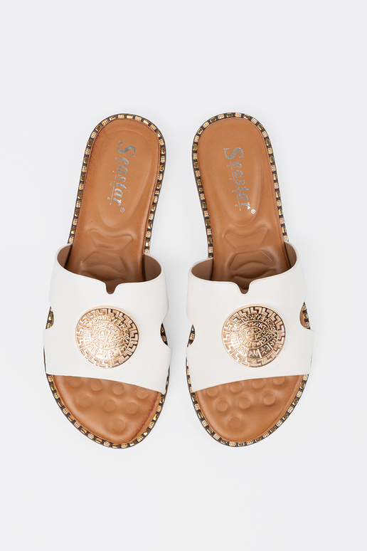 Čības balta krāsa ar zelta rotājumu Čības balta krāsa ar zelta rotājumu