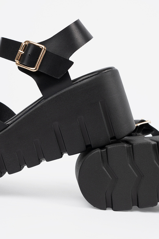 Melni apavi ar augstu platformu Melni apavi ar augstu platformu