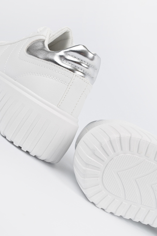 Baltas krāsas sporta stila apavi ar...