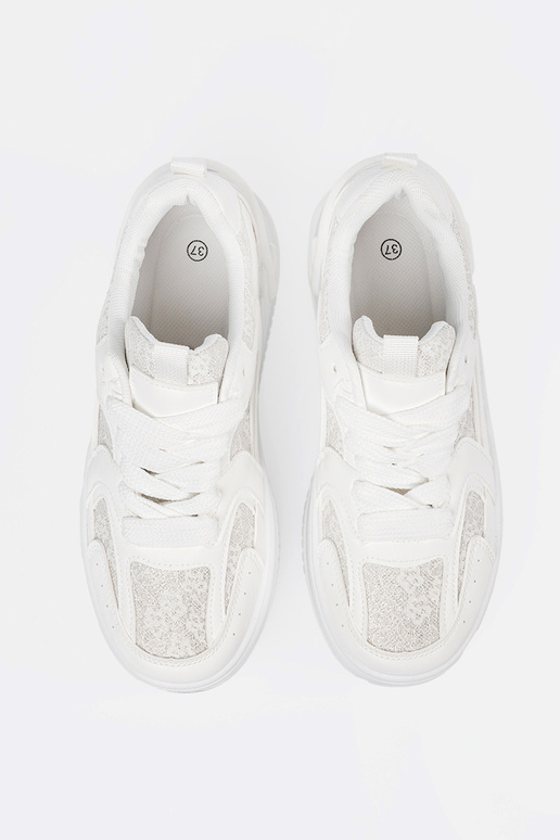 Balti sporta stila apavi ar aukliņām... Balti sporta stila apavi ar aukliņām...