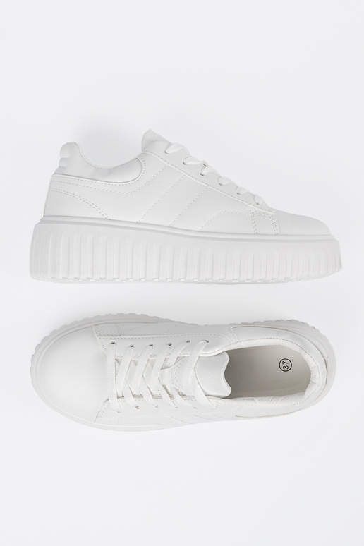 Baltas krāsas sporta stila apavi