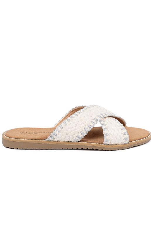 baltas krāsas čības pīts uz plakanas...