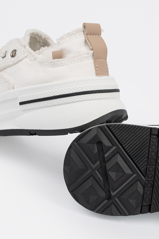 Baltas krāsas sieviešu apavi ar... Baltas krāsas sieviešu apavi ar...