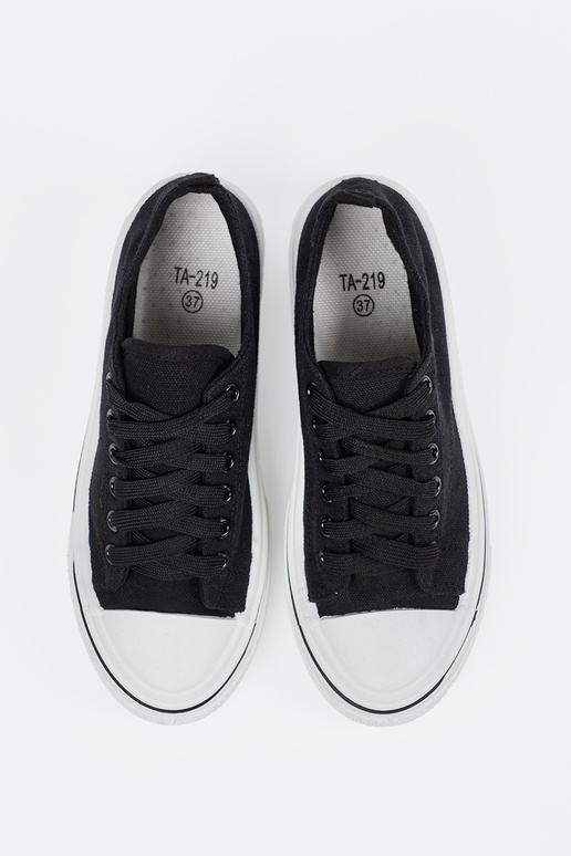 Melnu krāsu sieviešu apavi ar baltu zoli Melnu krāsu sieviešu apavi ar baltu zoli