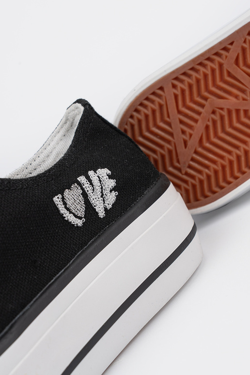 Melnu krāsu sieviešu ikdienas apavi...