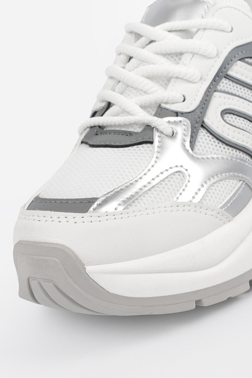 Baltas sieviešu sporta stila kurpes...