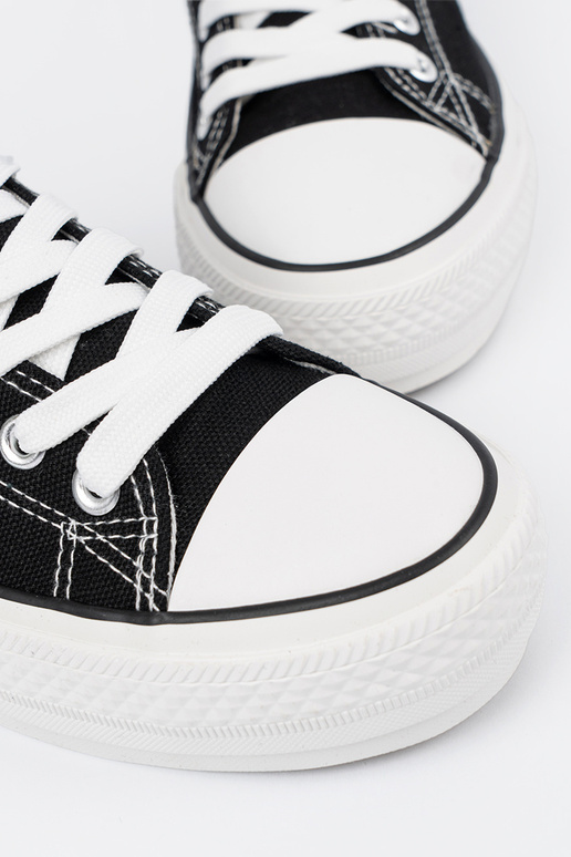 Melnu krāsu sieviešu apavi