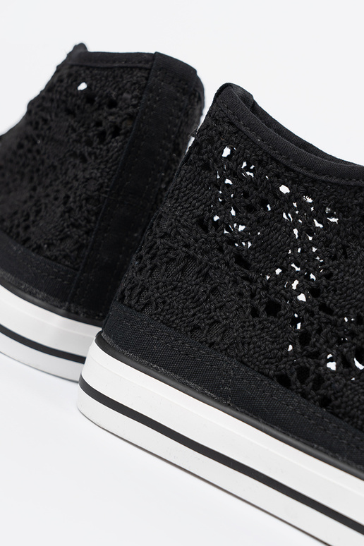 Melnas augstas kurpes ar caurspīdīgām...