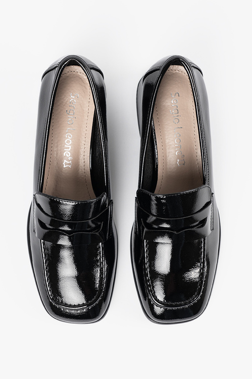 Melni sieviešu apavi lordes stilā