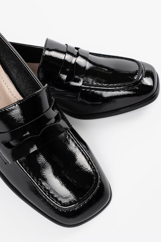 Melni sieviešu apavi lordes stilā