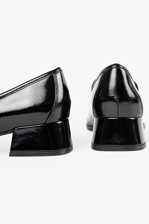 Melni sieviešu apavi lordes stilā