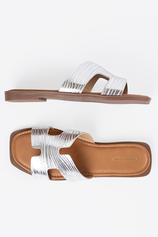 Sudraba krāsas čības ar kvadrātu degunu