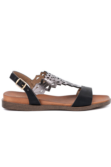 Brūnu krāsu plakanu...