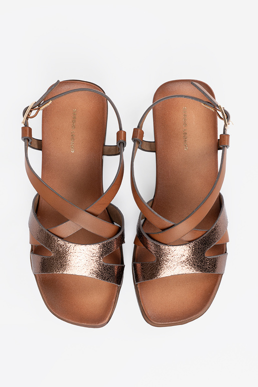 Sieviešu sandales uz baltas platformas Sieviešu sandales uz baltas platformas