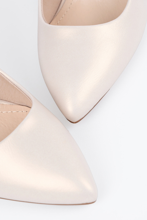 Spilgti smilšu krāsas klasiskā modeļa...