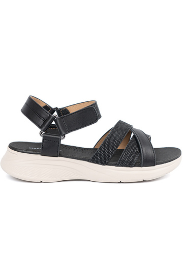 Brūnu krāsu sandales uz...