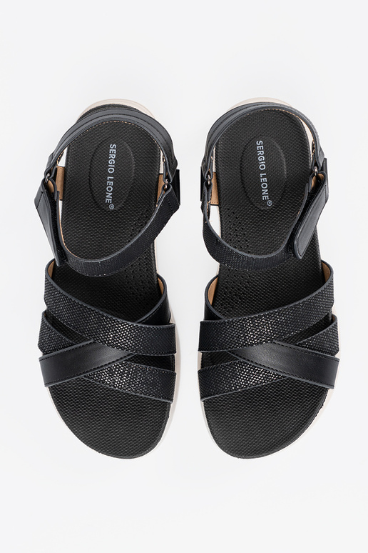 Brūnu krāsu sandales uz baltas... Brūnu krāsu sandales uz baltas...