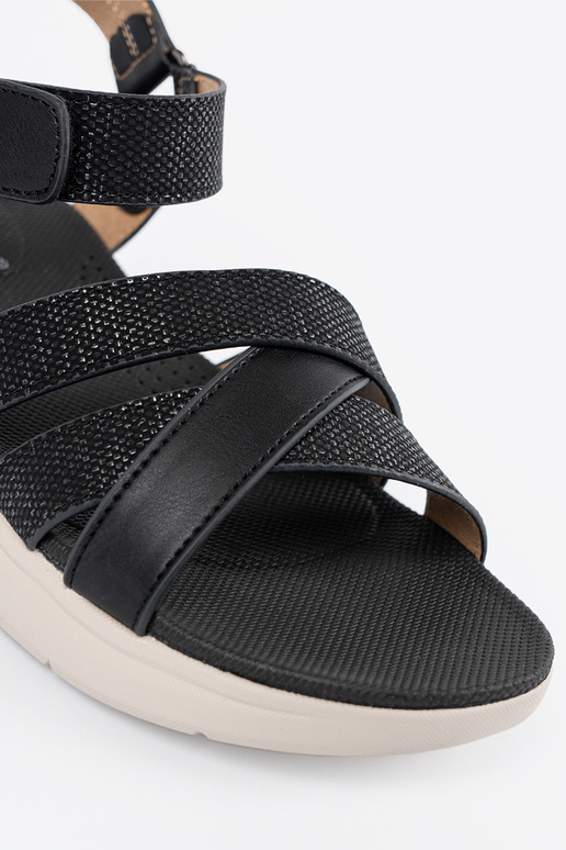 Brūnu krāsu sandales uz baltas... Brūnu krāsu sandales uz baltas...