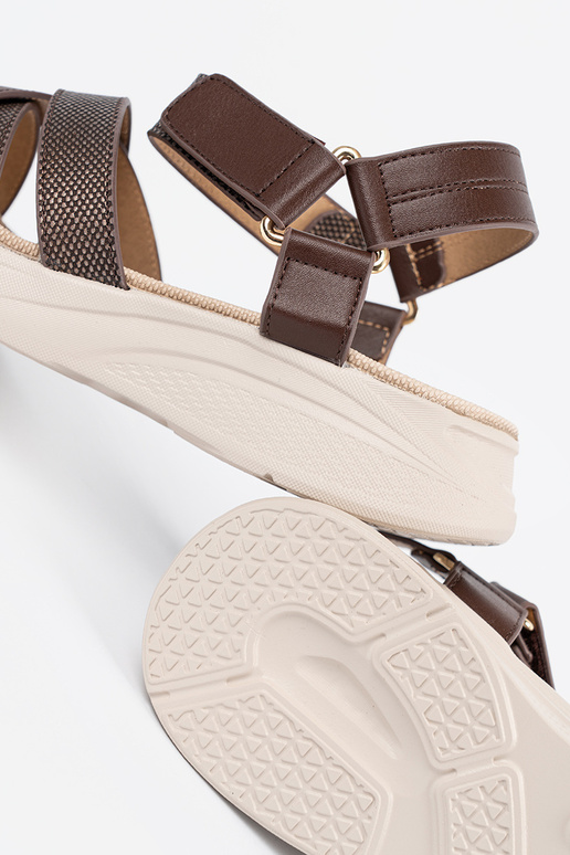 Baltu krāsu plakanu sandalīšu, Sergio... Baltu krāsu plakanu sandalīšu, Sergio...