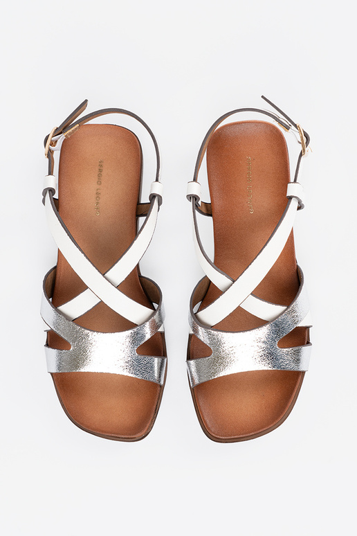 Zelta krāsu sandales ar izgriezuma... Zelta krāsu sandales ar izgriezuma...