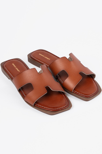 Brūnas krāsas čības ar... 2