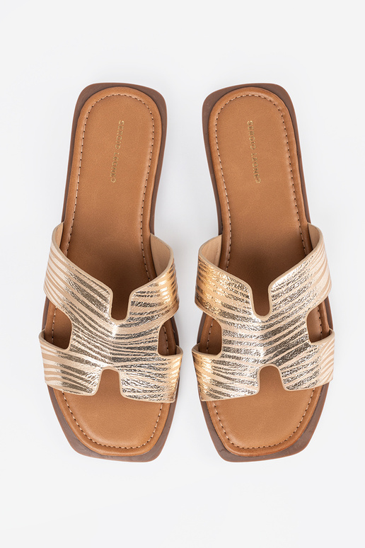 Zelta krāsas čības ar kvadrātu degunu