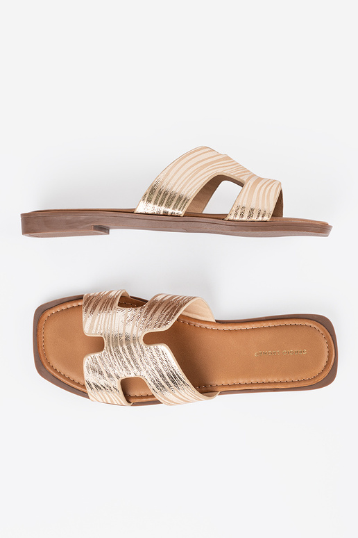 Zelta krāsas čības ar kvadrātu degunu