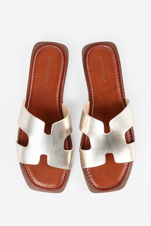 Gaiši zelta krāsas čības ar kvadrātu...