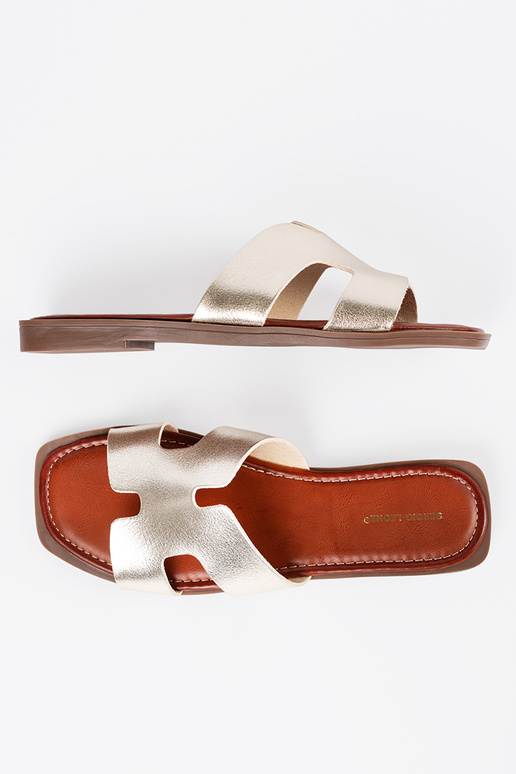 Gaiši zelta krāsas čības ar kvadrātu...