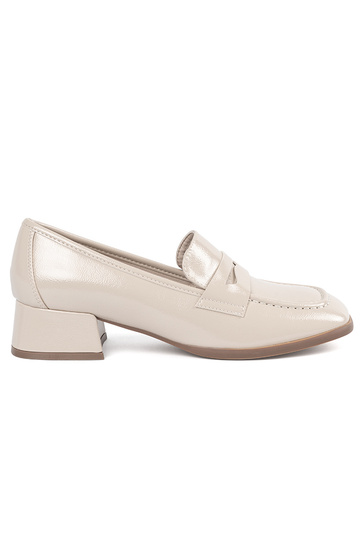 Spilgti smilšu krāsas...