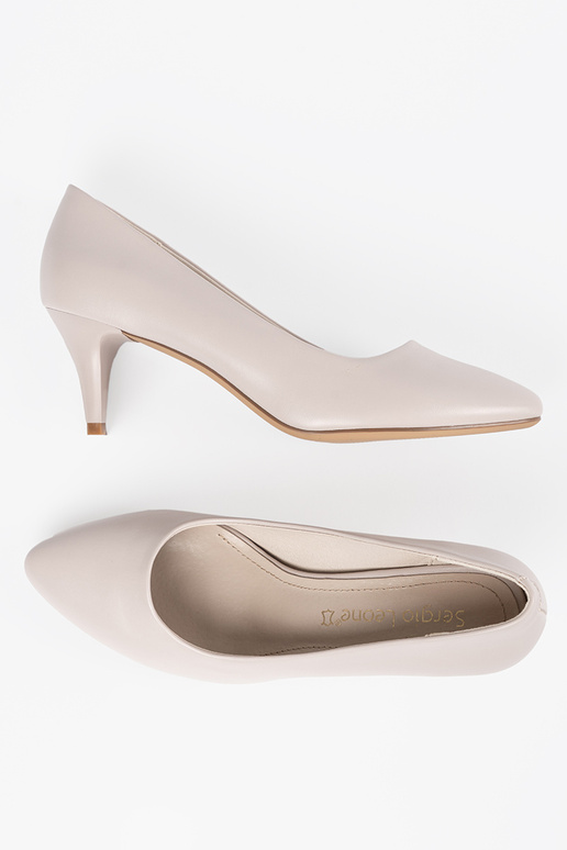 Pelēki augstpapēžu kurpes, Sergio Leone