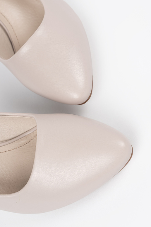 Pelēki augstpapēžu kurpes, Sergio Leone