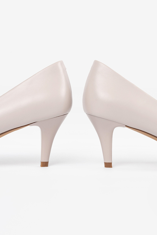 Pelēki augstpapēžu kurpes, Sergio Leone