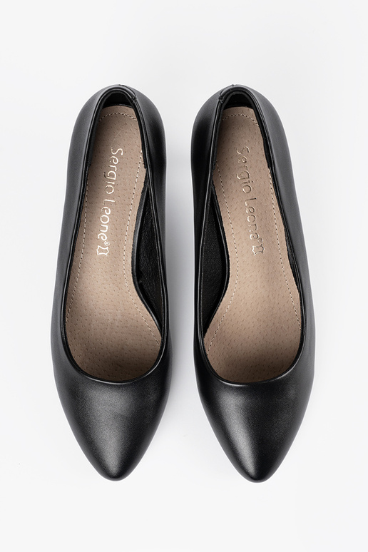 Melni klasiskie augstpapēžu kurpes,...