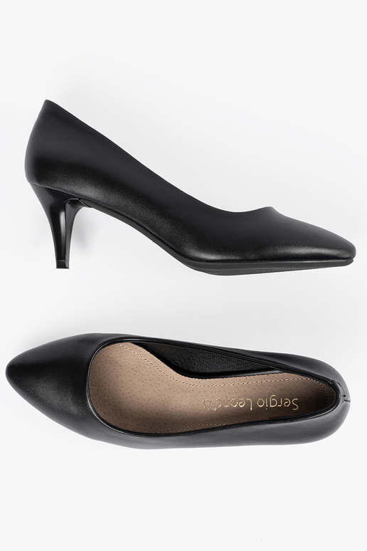 Melni klasiskie augstpapēžu kurpes,...