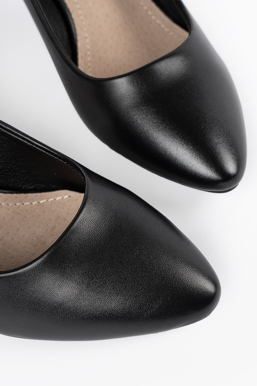 Melni klasiskie augstpapēžu kurpes,...