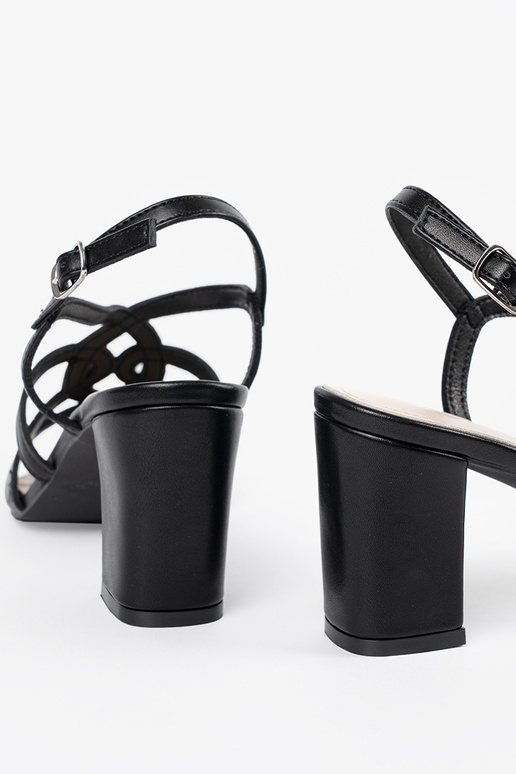 Melni sieviešu sandales uz augstpapēža