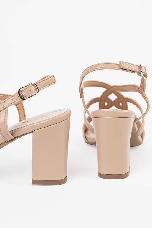 Smilšu krāsas sieviešu apavi uz...