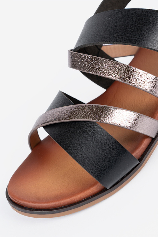 Zelta krāsu sandales uz zema papēža