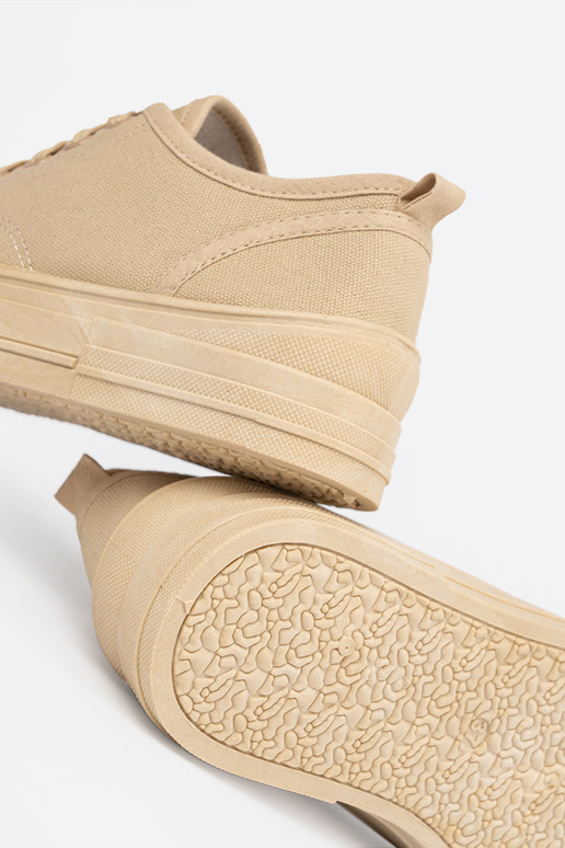 Zemi sieviešu zābaki smilšu krāsā