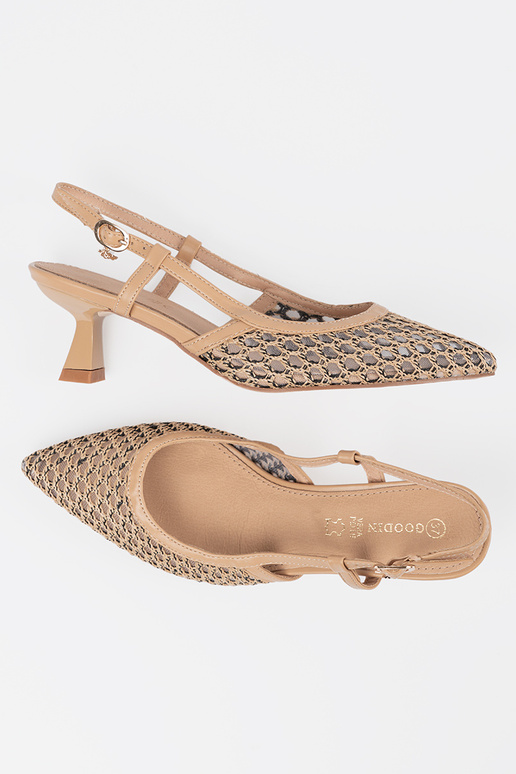 Augstpapēžu caurspīdīgas čības uz... Augstpapēžu caurspīdīgas čības uz...