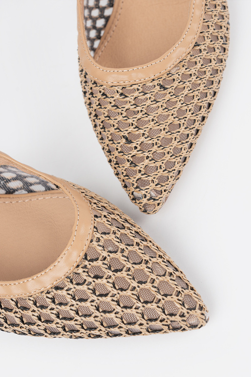 Augstpapēžu caurspīdīgas čības uz... Augstpapēžu caurspīdīgas čības uz...