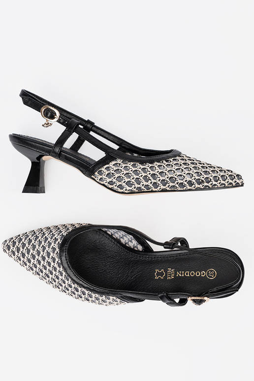 Augstpapēžu caurspīdīgas čības uz... Augstpapēžu caurspīdīgas čības uz...