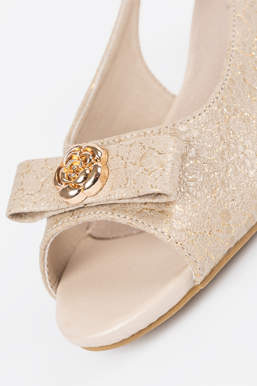 Puszābaki ar atvērtām pirkstiem zelta... Puszābaki ar atvērtām pirkstiem zelta...