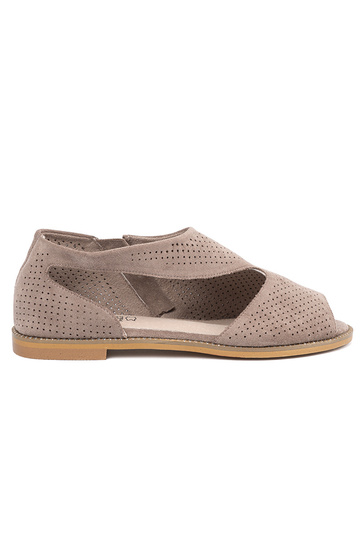 Plakanās caurspīdīgās...