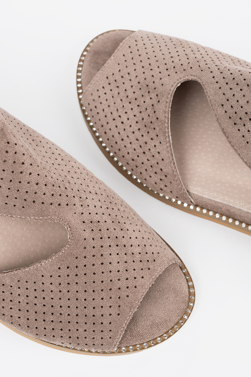 Plakanās caurspīdīgās sandales smilšu... Plakanās caurspīdīgās sandales smilšu...