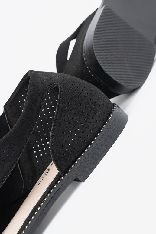 Plakanās caurspīdīgās sandales melnā... Plakanās caurspīdīgās sandales melnā...